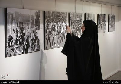Tehran exhibition displays photos of 1979 revolution
