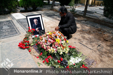مراسم تشییع و خاکسپاری امیراشرف آریان‌پور در قطعه هنرمندان 