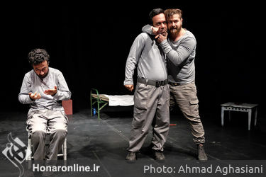 نمایش "به من میگن مک کِنا" در تماشاخانه مهرگان