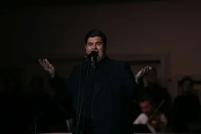 Vocalist Salar Aqili to perform online duet with pianist wife Harir Shariatzadeh
