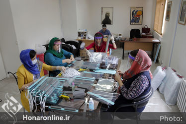 گردآوری و توزیع تجهیزات مبارزه علیه کرونا در خانه عروسک