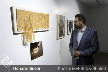 بازدید سیدمحمد مجتبی حسینی از نمایشگاه فریبا بروفر