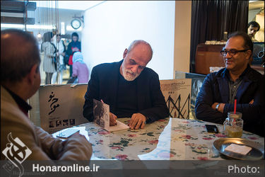 کتاب‌گردی هنرمندان و فرهنگیان در نشر ثالث و چشمه