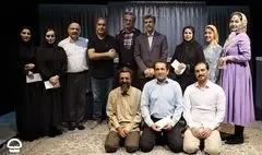 رئیس سازمان هنری و سینمایی دفاع مقدس به تئاتر شهر آمد | قدردانی امیر سزاوار از گروه اجرایی «شراره» در تالار سایه