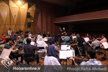 تمرین ارکستر سمفونیک تهران با رهبری منوچهر صهبایی
