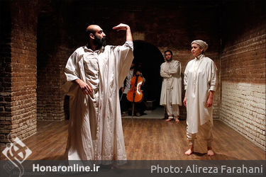 نمایش "یک مساوی چهار" در تماشاخانه دا‎
