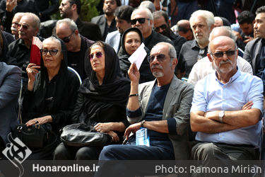 تشییع پیکر زنده یاد داریوش اسدزاده از مقابل خانه هنرمندان