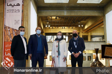 بازدید یاروسلاوا رومانووا از دوازهمین نمایشگاه نگاره‌های چوبی هیما در فرهنگسرای نیاوران