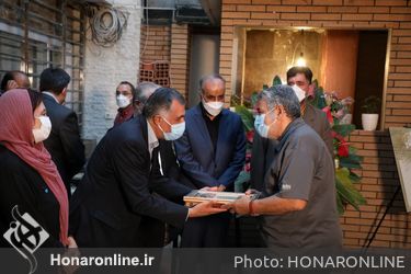 مراسم تجلیل از هنرمندان پیشکسوت ایثارگر