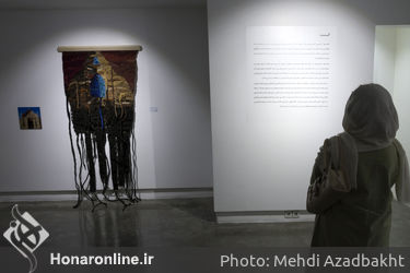 بازدید سیدمحمد مجتبی حسینی از نمایشگاه فریبا بروفر
