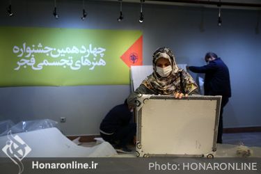 تحویل آثار هنرمندان به چهاردهمین جشنواره هنرهای تجسمی فجر