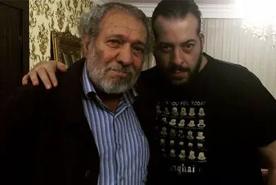 کاظم افرندنیا دوباره روی صحنه جان گرفت / عشق و سیاست در نمایشی قصه‌گو