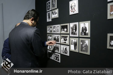 بازدید سید مجتبی حسینی از نمایشگاه آثار محمد ناصری پور