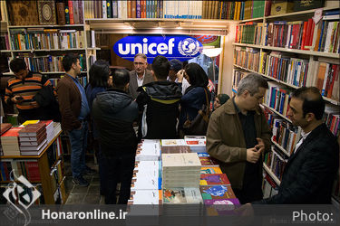 کتاب‌گردی هنرمندان و فرهنگیان در نشر مرکز2