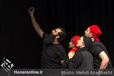 نمایش "گرگ‌ها کروات نمی‌زنند" در عمارت نوفل لوشاتو
