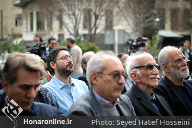مراسم هفته درختکاری با حضور اصحاب فرهنگ، هنر و رسانه در خانه هنرمندان تهران
