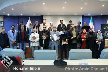 رونمایی از کتاب "چهل سال نمایش" و تقدیر از ۱۰ هنرمند انقلاب 