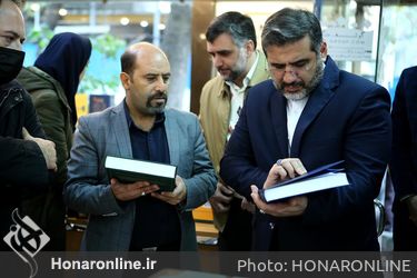 کتابگردی وزیر فرهنگ همزمان با هفته کتاب