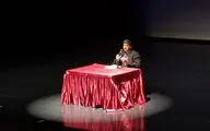 ادبیات، ما را آگاه‌تر و مفاهیم پیچیده را آسان می‌کند