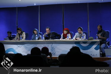نمایشنامه خوانی نمایش "خواب های رنگی ببینید آقا"