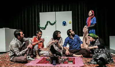 نمایش "دودمان" از کرمان و مشهد تا عمارت ارغنون / فرزاد باقری: نمایش‌های رئالیستی مخاطبان بیشتری را جذب می‌کنند