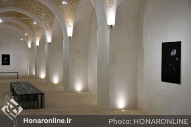  نمایشگاه عکس"مکاتبات" با آثاری از ایوان‌ دِ روزا، عکاس ایتالیایی  در فضایِ هنری هشت‌چشمه کاشان