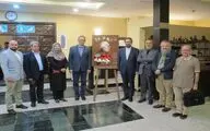 معاون هنری به تماشای 
