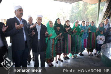 جشن فروردينگان در آرامگاه زرتشتيان تهران