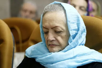 پیکر شهلا ریاحی از مقابل تالار وحدت تشییع می‌شود