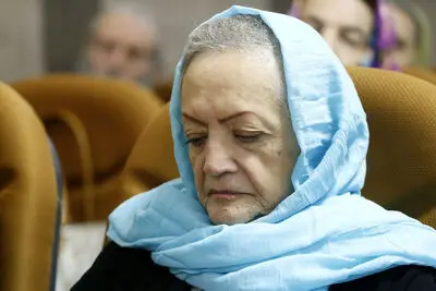 پیکر شهلا ریاحی از مقابل تالار وحدت تشییع می‌شود