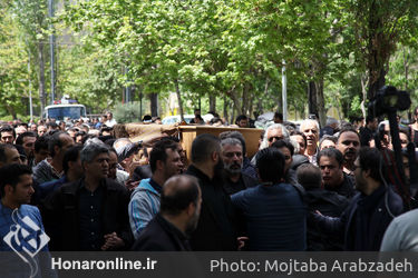 تشییع پیکر عارف لرستانی از مقابل تالار وحدت
