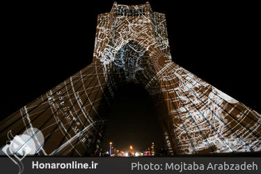 سمفونی نور "سیمرغ صلح" در برج آزادی‎