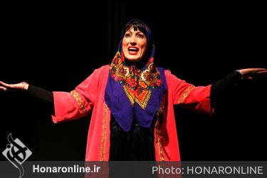 نمایش "پشت دیوار عمارت" در تماشاخانه سرو