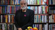 Aydin Aghdashloo signs autographs at Publishing House