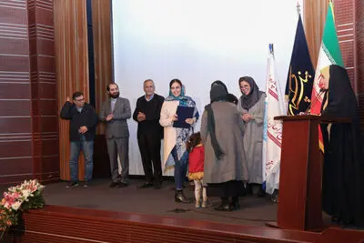 موتیف‌های ایرانی را جایگزین حروف لاتین در لباس‌ کودک و نوجوان کنیم / پرونده دومین جشنواره ملی طراحی پارچه و لباس کودک و نوجوان بسته شد