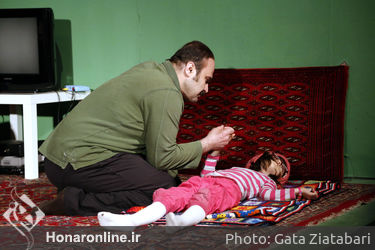 نمایش "عقل صورتی یا مدادی که فقط مشق نمی‌نوشت"