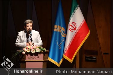 مراسم رونمایی از کتاب «دنیای شیشه‌ای ۲» در تالار رودکی