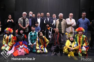 حضور وزیر فرهنگ در نمایش هنرمندان موسسه خیریه توانمندسازی بچه‌های باران