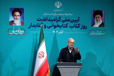 پزشکیان: کتاب است که می‌تواند گره از مسائل و مشکلات بگشاید