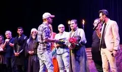 معرفی عکاس برتر مسابقه عکاسی نمایش «شمشیرها»