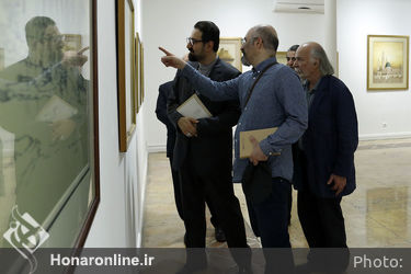 بازدید سید مجتبی حسینی از نمایشگاه آثار محمد ناصری پور