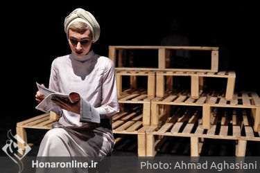 نمایش "قوی‌تر" در عمارت نوفل‌لوشاتو