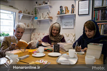 کتاب‌گردی هنرمندان و فرهنگیان در نشر مرکز2