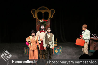 اجرای نمایش "سرزمین تهی سران" در تماشاخانه مهرگان