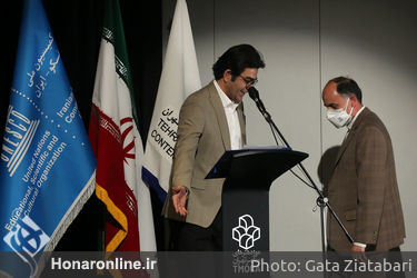 رونمایی از کتاب عکس «دیوارها سخن می‌گویند»