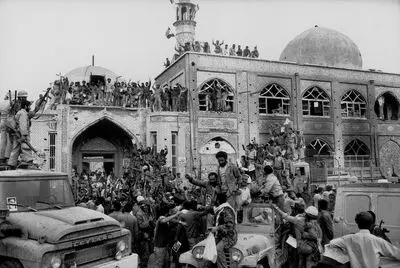 Poster, photo exhibits observe Iran-Iraq war anniversary