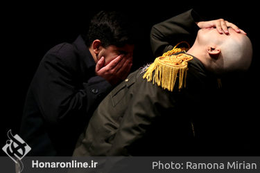 نمایش "پزشک نازنین" در تماشاخانه دیوار چهارم