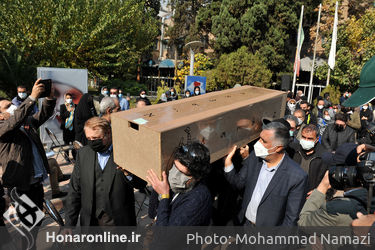 مراسم تشییع پیکر " کامبیز درمبخش " از مقابل خانه هنرمندان