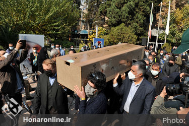 مراسم تشییع پیکر " کامبیز درمبخش " از مقابل خانه هنرمندان