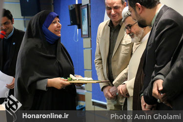 رونمایی از کتاب "چهل سال نمایش" و تقدیر از ۱۰ هنرمند انقلاب 